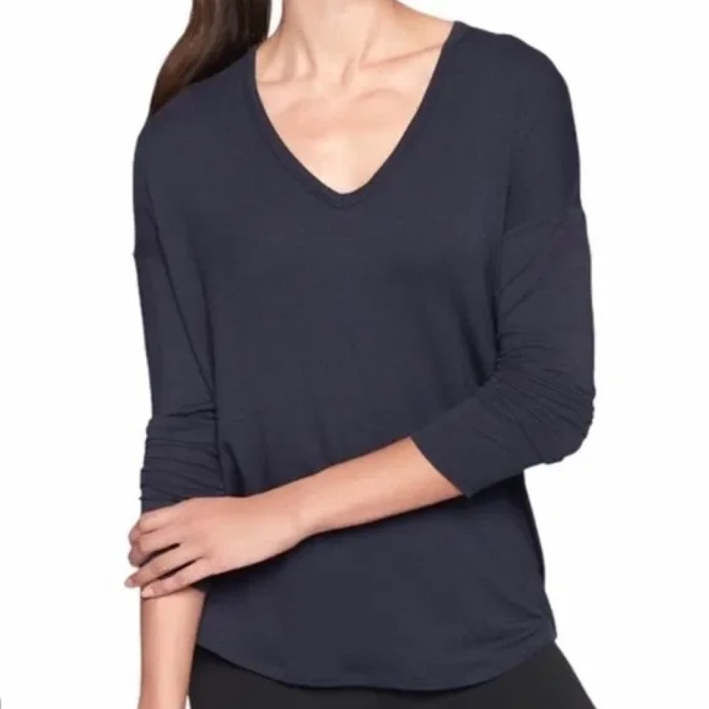 Athleta Black V-neck Long Sleeve Soft Sz Medium